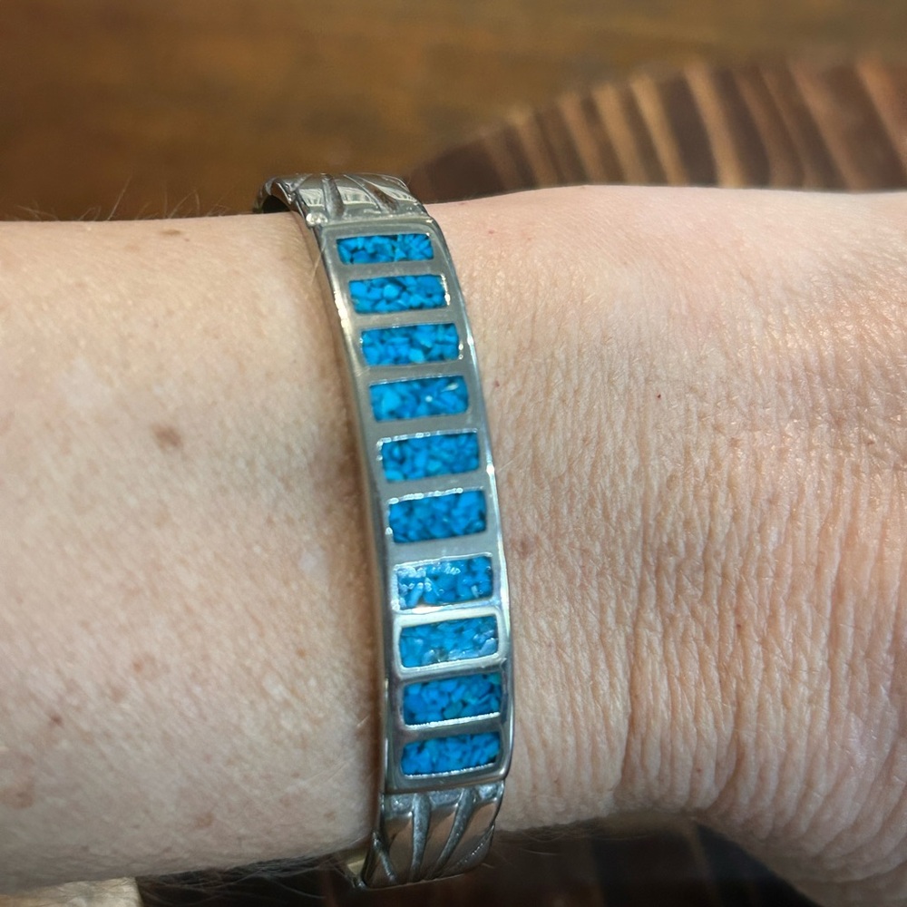 6.0 “Vintage Zuni Sterling flush inlay turquoise cuff bracelet